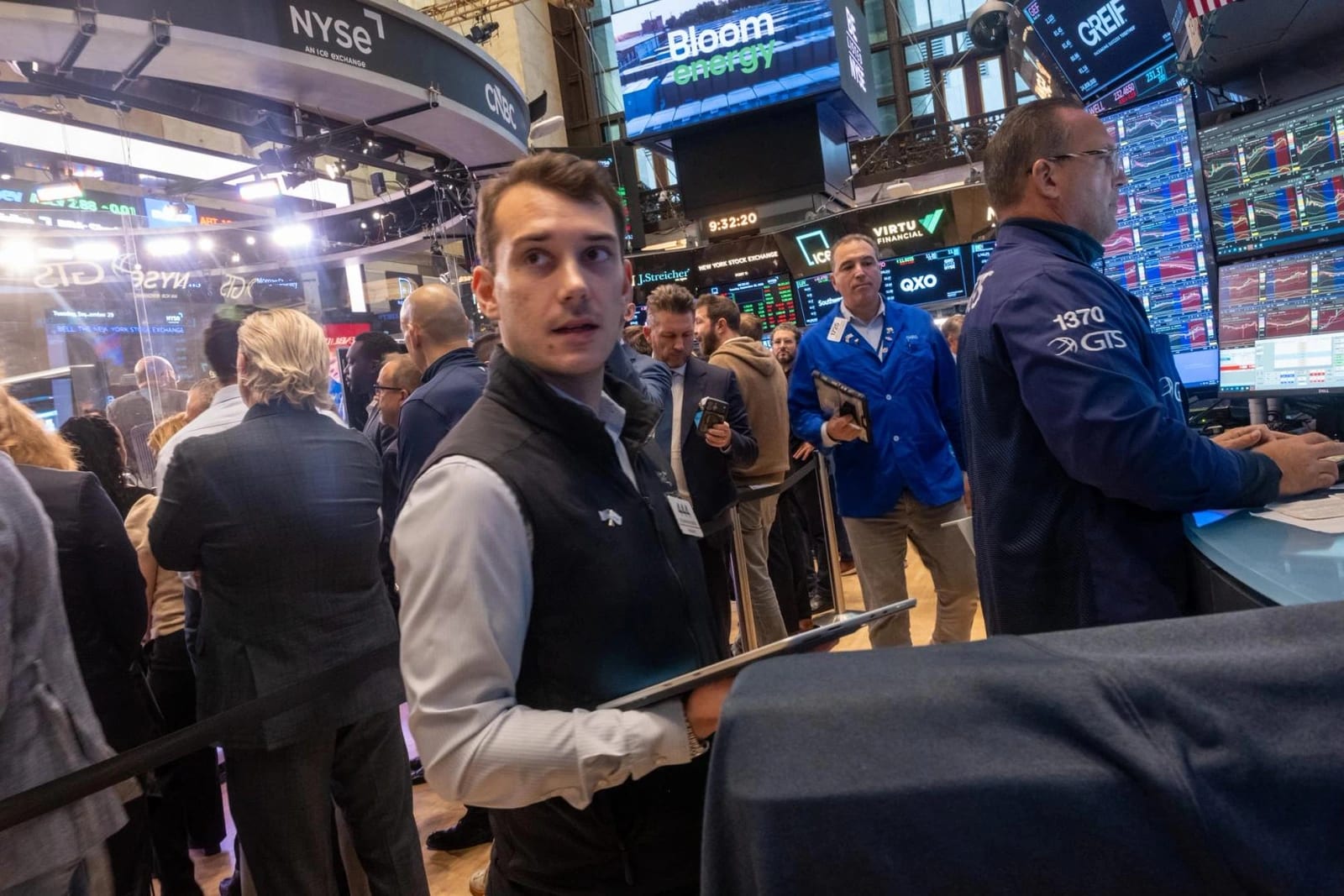 Concerns Rise as Synthetic Tokenized Stocks Threaten U.S. Investor Trust