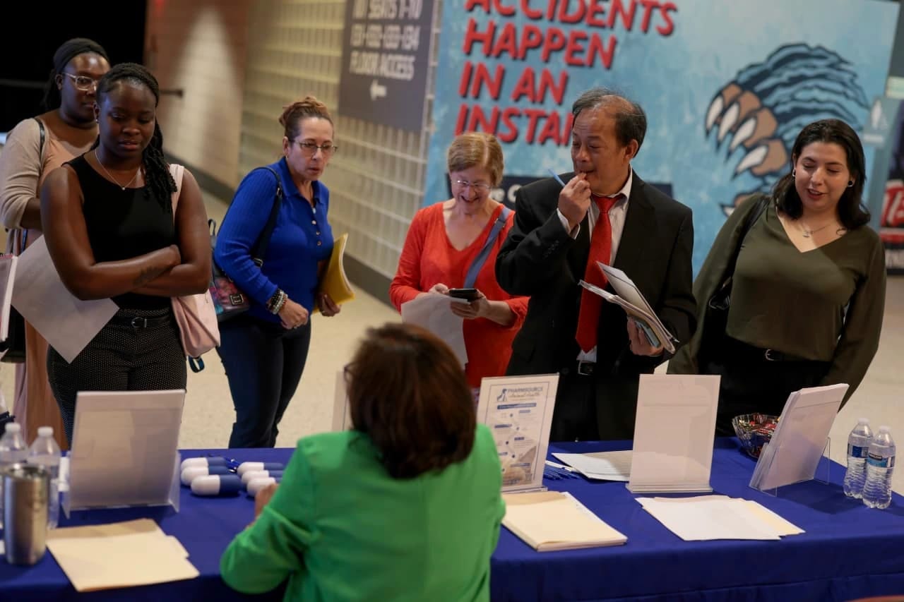 Job Switching: The Best Industries for Pay Increases Amid Inflation