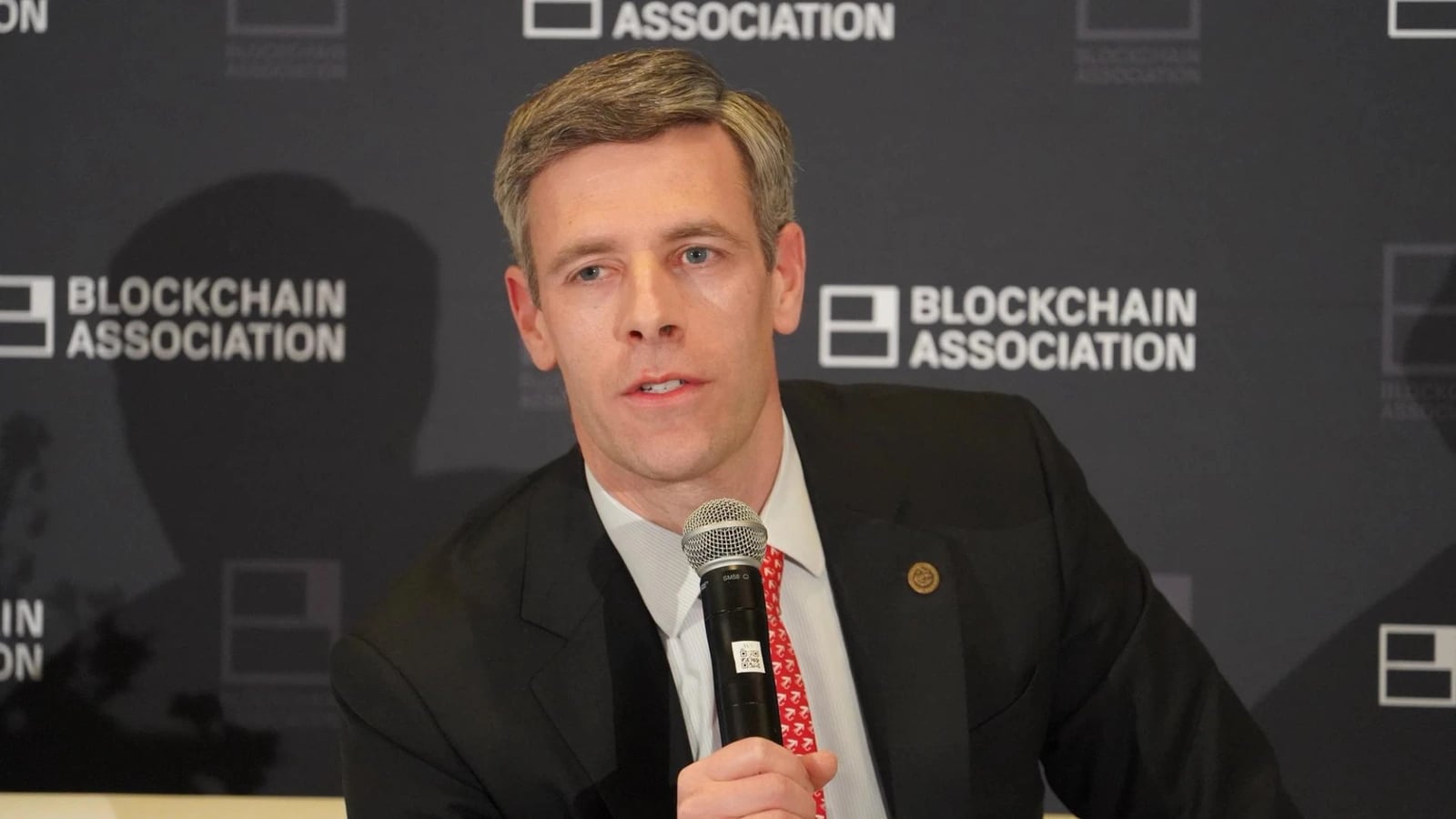 Bank Group Challenges U.S. Regulator Over Crypto Trust Charters
