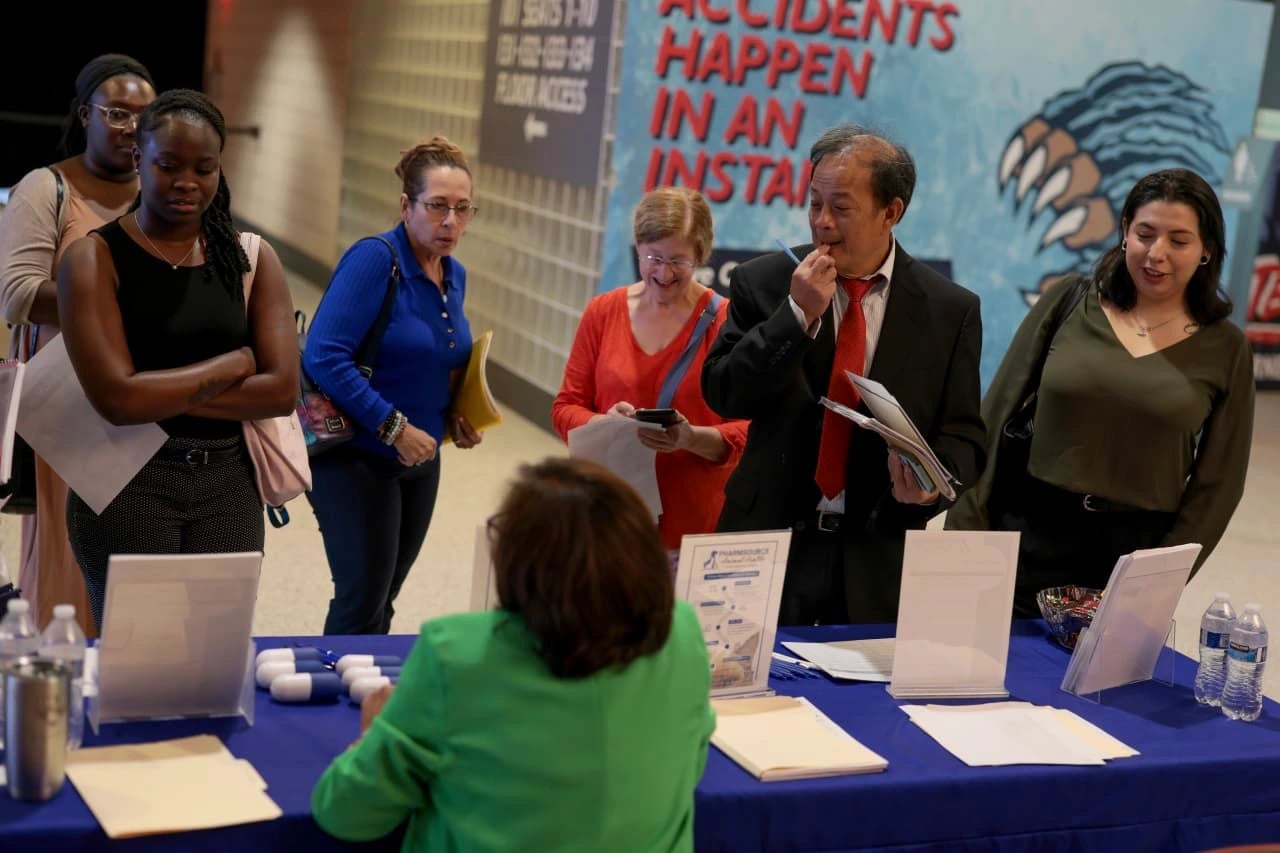 Job Switching: The Best Industries for Pay Increases Amid Inflation