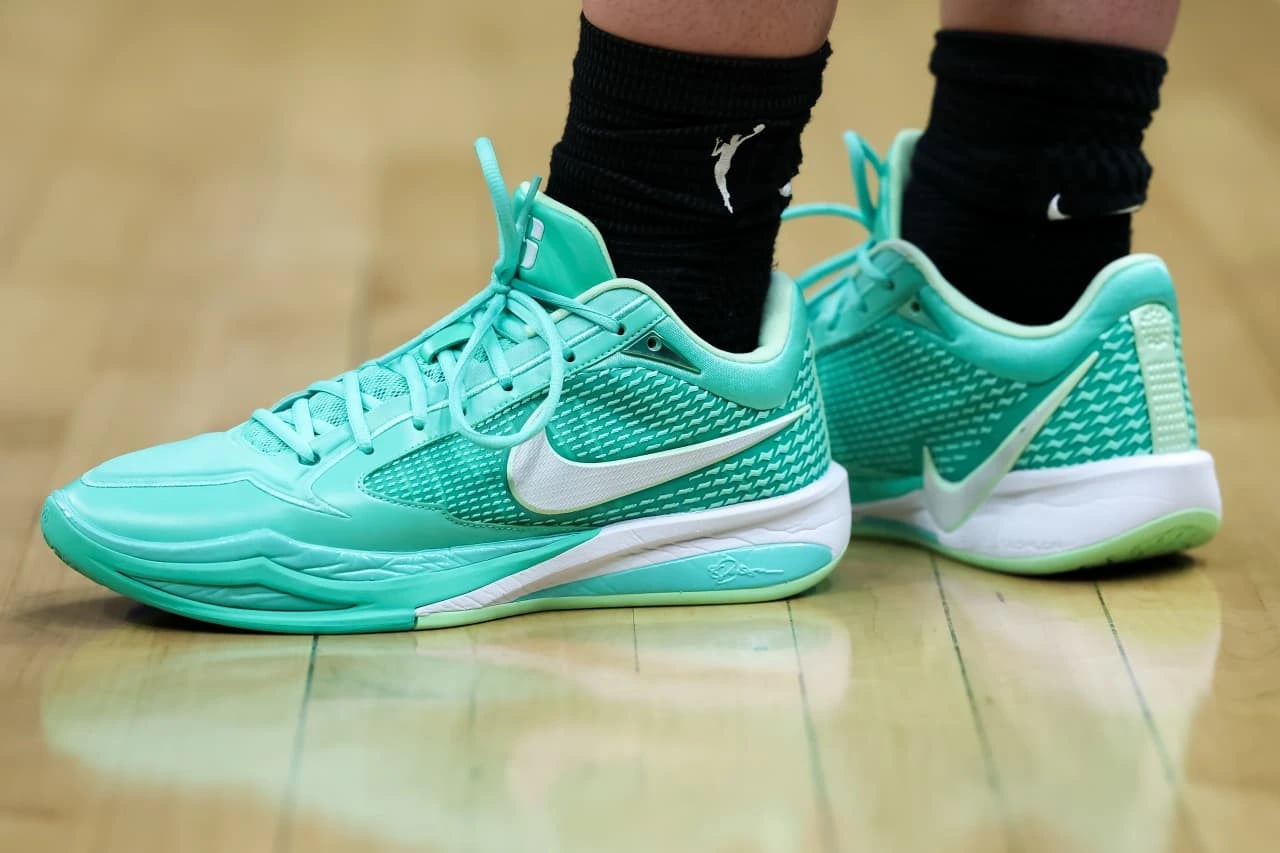 Nike Faces Potential Sales Decline Amid Rising Challenges